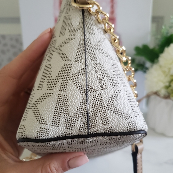 *SOLD* Authentic Michael Kors Cindy Stripe Dome Crossbody - Picture 13 of 15